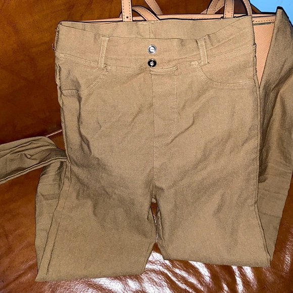 EUC Booty Shaping Khaki Leggings Practically New - Picture 2 of 12